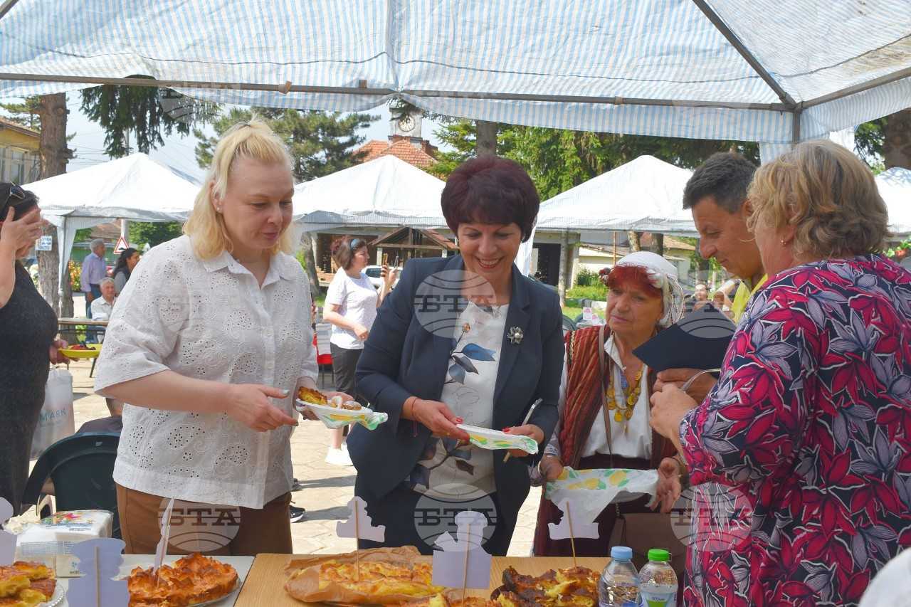 Аромати от миналото и вкусове на бъдещето представиха самодейци от пет разградски села на фестивал в Осенец